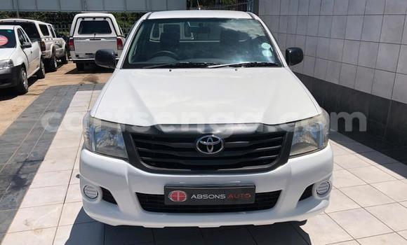Nunua Ilio tumika Toyota Hilux White Gari ndani ya Hluti nchini Wilaya ya Shiselweni Nunua Ilio tumika Toyota Hilux White Gari ndani ya Hluti nchini Wilaya ya Shiselweni