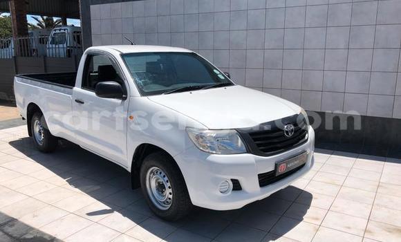 Nunua Ilio tumika Toyota Hilux White Gari ndani ya Hluti nchini Wilaya ya Shiselweni Nunua Ilio tumika Toyota Hilux White Gari ndani ya Hluti nchini Wilaya ya Shiselweni