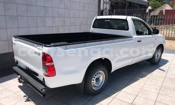 Nunua Ilio tumika Toyota Hilux White Gari ndani ya Hluti nchini Wilaya ya Shiselweni Nunua Ilio tumika Toyota Hilux White Gari ndani ya Hluti nchini Wilaya ya Shiselweni