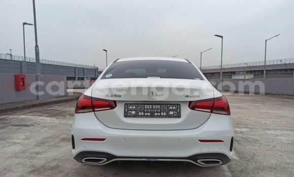 Nunua Ilio tumika Mercedes‒Benz A–Class White Gari ndani ya Big Bend nchini Lubombo Nunua Ilio tumika Mercedes‒Benz A–Class White Gari ndani ya Big Bend nchini Lubombo