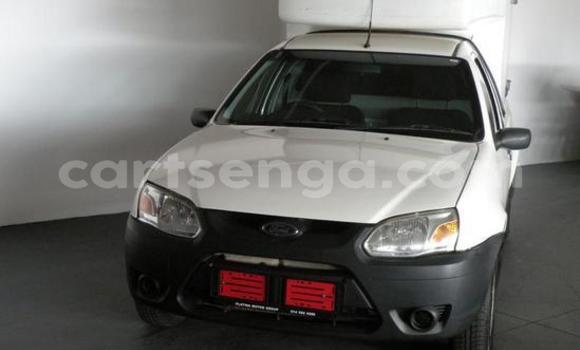 Nunua Ilio tumika Ford Bronco White Gari ndani ya Manzini nchini Manzini Nunua Ilio tumika Ford Bronco White Gari ndani ya Manzini nchini Manzini