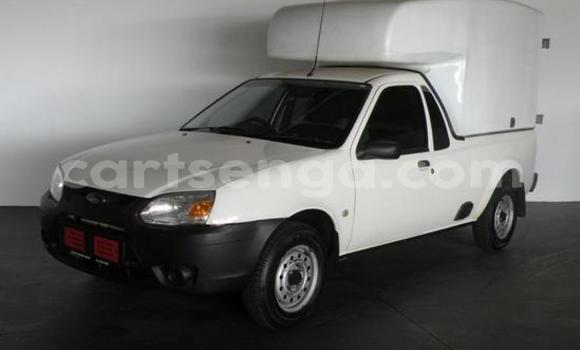 Nunua Ilio tumika Ford Bronco White Gari ndani ya Manzini nchini Manzini Nunua Ilio tumika Ford Bronco White Gari ndani ya Manzini nchini Manzini