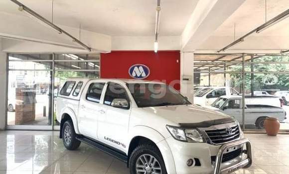 Nunua Ilio tumika Toyota Hilux White Gari ndani ya Manzini nchini Manzini