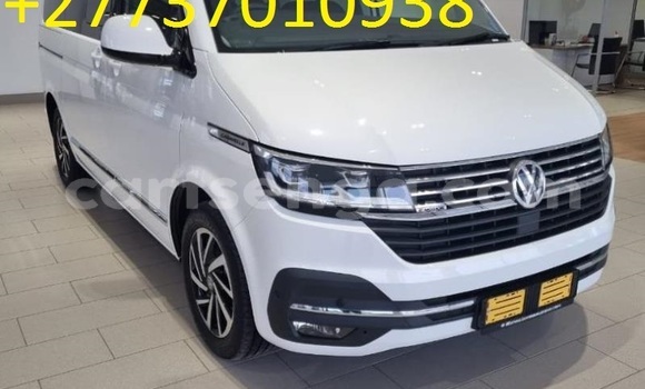 Nunua Ilio tumika Volkswagen Caravelle White Gari ndani ya Mbabane nchini Manzini