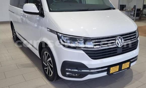 Buy Used Volkswagen Caravelle White Car in Mbabane in Manzini Buy Used Volkswagen Caravelle White Car in Mbabane in Manzini