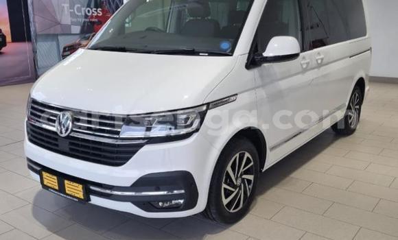 Buy Used Volkswagen Caravelle White Car in Mbabane in Manzini Buy Used Volkswagen Caravelle White Car in Mbabane in Manzini