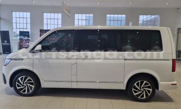 Buy Used Volkswagen Caravelle White Car in Mbabane in Manzini Buy Used Volkswagen Caravelle White Car in Mbabane in Manzini