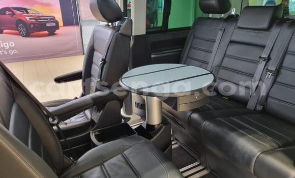 Buy Used Volkswagen Caravelle White Car in Mbabane in Manzini Buy Used Volkswagen Caravelle White Car in Mbabane in Manzini