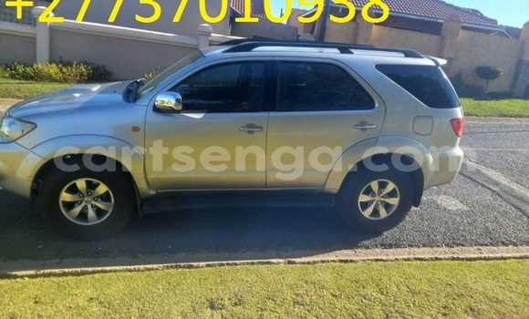 Buy Used Toyota Fortuner White Car in Mbabane in Manzini