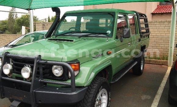 Buy Used Toyota Land Cruiser Green Car in Mbabane in Manzini