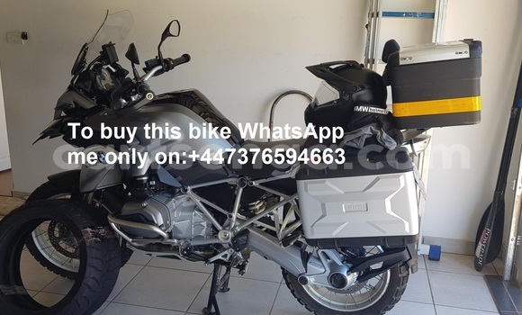 Nunua Ilio tumika BMW R1200GS Adventure Silver Bike ndani ya Mbabane nchini Manzini Nunua Ilio tumika BMW R1200GS Adventure Silver Bike ndani ya Mbabane nchini Manzini