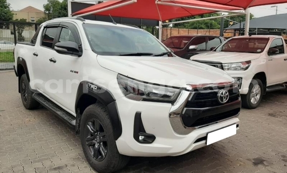 Nunua Ilio tumika Toyota Hilux White Gari ndani ya Mbabane nchini Manzini