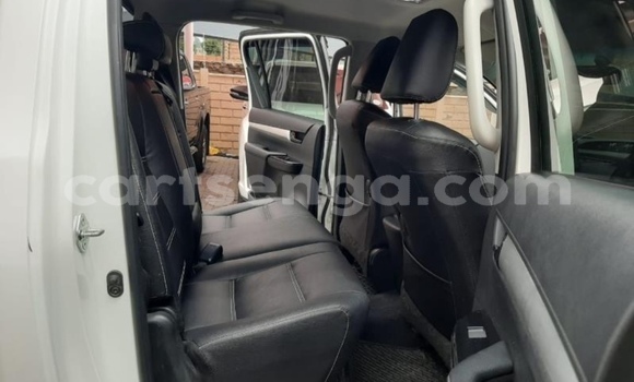 Acheter Occasion Voiture Toyota Hilux Blanc à Mbabane, Manzini Acheter Occasion Voiture Toyota Hilux Blanc à Mbabane, Manzini