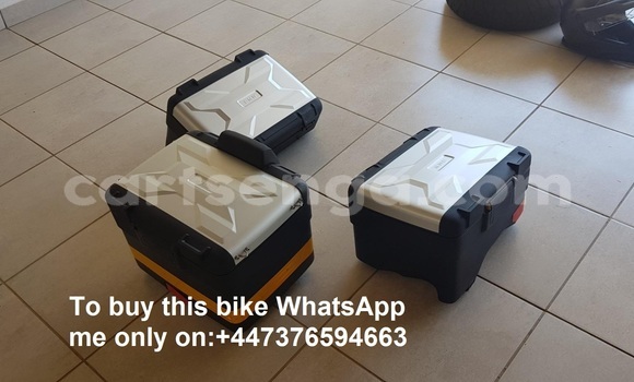 Nunua Ilio tumika BMW R1200GS Adventure Silver Bike ndani ya Mbabane nchini Manzini Nunua Ilio tumika BMW R1200GS Adventure Silver Bike ndani ya Mbabane nchini Manzini