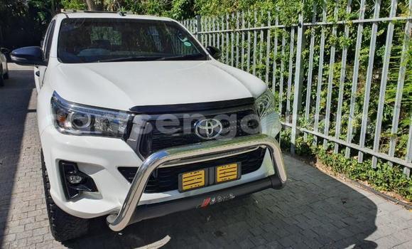Buy Used Toyota Hilux White Car in Mbabane in Manzini
