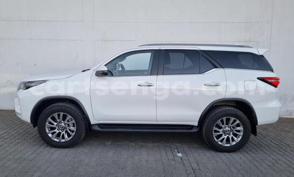 Nunua Ilio tumika Toyota Fortuner White Gari ndani ya Matsapha nchini Manzini