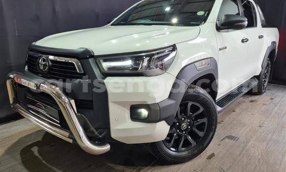 Buy Used Toyota Hilux White Car in Mbabane in Manzini