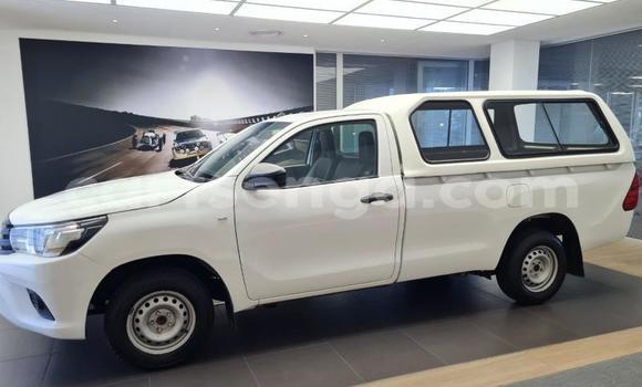 Buy Used Toyota Hilux White Car in Ezulwini in Hhohho Buy Used Toyota Hilux White Car in Ezulwini in Hhohho