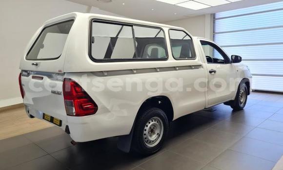 Buy Used Toyota Hilux White Car in Ezulwini in Hhohho Buy Used Toyota Hilux White Car in Ezulwini in Hhohho