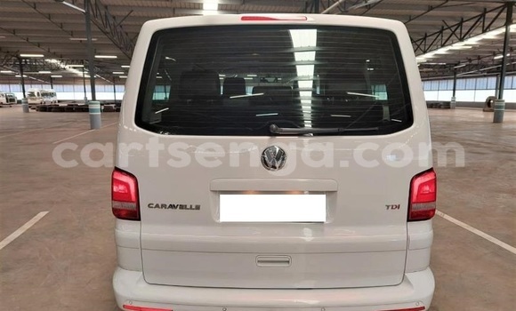 Nunua Ilio tumika Volkswagen Caravelle White Gari ndani ya Mbabane nchini Manzini Nunua Ilio tumika Volkswagen Caravelle White Gari ndani ya Mbabane nchini Manzini