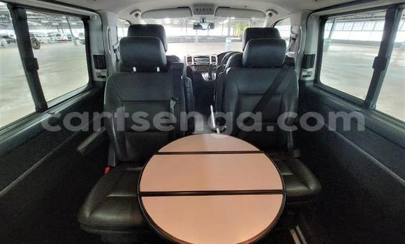 Nunua Ilio tumika Volkswagen Caravelle White Gari ndani ya Mbabane nchini Manzini Nunua Ilio tumika Volkswagen Caravelle White Gari ndani ya Mbabane nchini Manzini