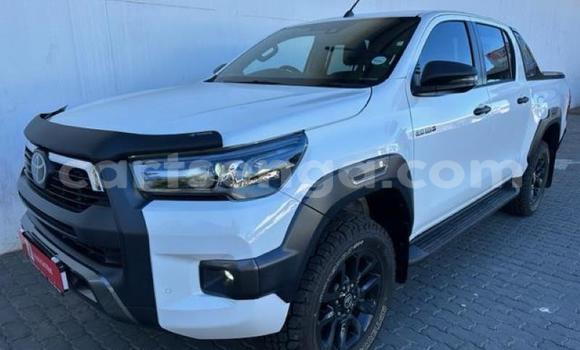 Nunua Ilio tumika Toyota Hilux White Gari ndani ya Mbabane nchini Manzini