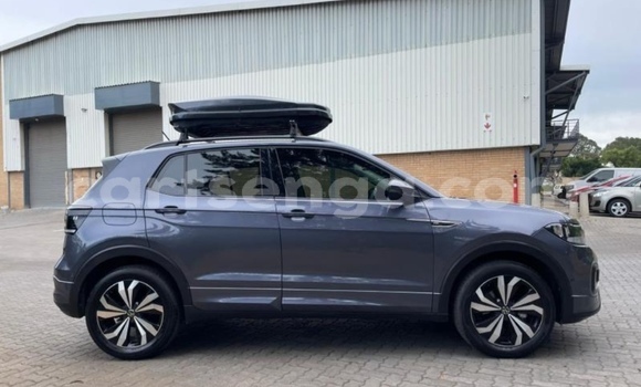 Nunua Ilio tumika Volkswagen T-Roc Silver Gari ndani ya Big Bend nchini Lubombo Nunua Ilio tumika Volkswagen T-Roc Silver Gari ndani ya Big Bend nchini Lubombo