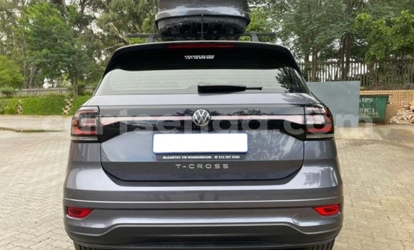 Nunua Ilio tumika Volkswagen T-Roc Silver Gari ndani ya Big Bend nchini Lubombo Nunua Ilio tumika Volkswagen T-Roc Silver Gari ndani ya Big Bend nchini Lubombo