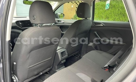 Nunua Ilio tumika Volkswagen T-Roc Silver Gari ndani ya Big Bend nchini Lubombo Nunua Ilio tumika Volkswagen T-Roc Silver Gari ndani ya Big Bend nchini Lubombo