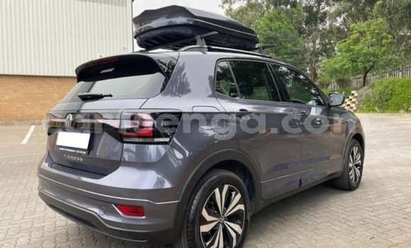 Nunua Ilio tumika Volkswagen T-Roc Silver Gari ndani ya Big Bend nchini Lubombo Nunua Ilio tumika Volkswagen T-Roc Silver Gari ndani ya Big Bend nchini Lubombo