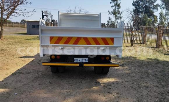 Acheter Occasion Utilitaire Nissan UD Blanc à Big Bend, Lubombo District Acheter Occasion Utilitaire Nissan UD Blanc à Big Bend, Lubombo District