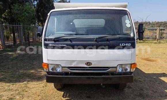 Acheter Occasion Utilitaire Nissan UD Blanc à Big Bend, Lubombo District Acheter Occasion Utilitaire Nissan UD Blanc à Big Bend, Lubombo District