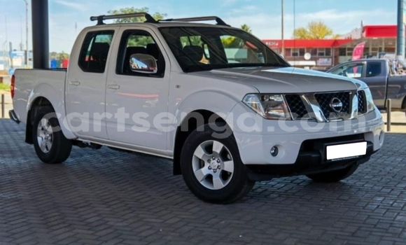 Buy Used Nissan Navara White Car in Tabankulu in Lubombo District Buy Used Nissan Navara White Car in Tabankulu in Lubombo District