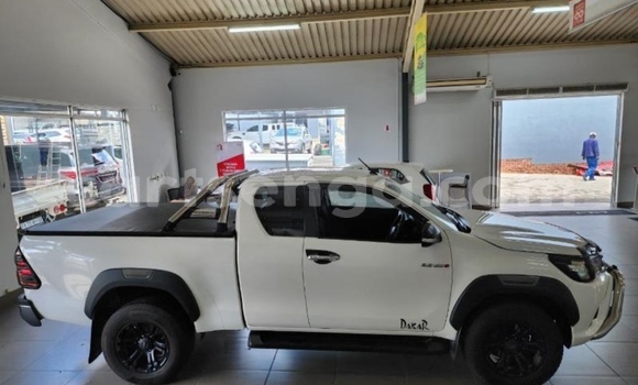 Acheter Occasion Voiture Toyota Hilux Blanc à Big Bend, Lubombo District Acheter Occasion Voiture Toyota Hilux Blanc à Big Bend, Lubombo District