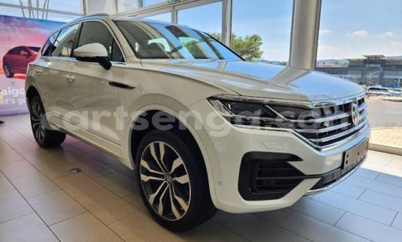 Nunua Ilio tumika Volkswagen Touareg White Gari ndani ya Mbabane nchini Manzini