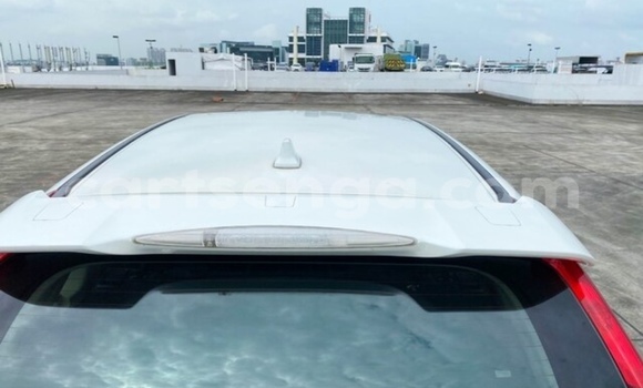 Buy Used Honda CR–V White Car in Pigg's Peak in Hhohho Buy Used Honda CR–V White Car in Pigg's Peak in Hhohho