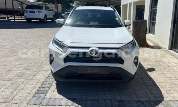 Nunua Ilio tumika Toyota RAV4 White Gari ndani ya Big Bend nchini Wilaya ya Lubombo Nunua Ilio tumika Toyota RAV4 White Gari ndani ya Big Bend nchini Wilaya ya Lubombo