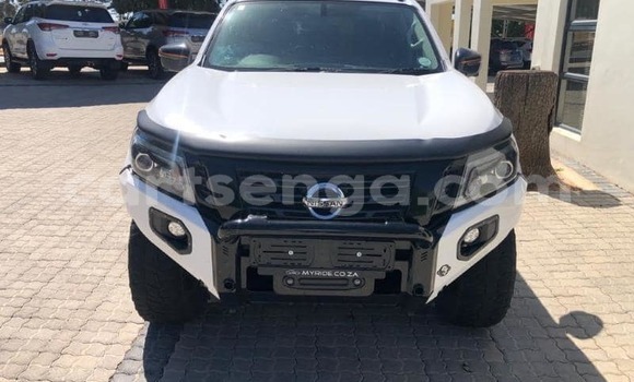Nunua Ilio tumika Nissan Navara White Gari ndani ya Big Bend nchini Wilaya ya Lubombo