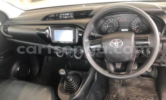Nunua Ilio tumika Toyota Hilux White Gari ndani ya Mhlambanyatsi nchini Manzini Nunua Ilio tumika Toyota Hilux White Gari ndani ya Mhlambanyatsi nchini Manzini