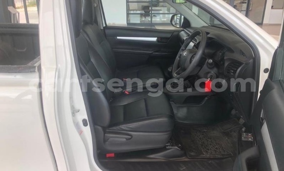 Nunua Ilio tumika Toyota Hilux White Gari ndani ya Mhlambanyatsi nchini Manzini Nunua Ilio tumika Toyota Hilux White Gari ndani ya Mhlambanyatsi nchini Manzini