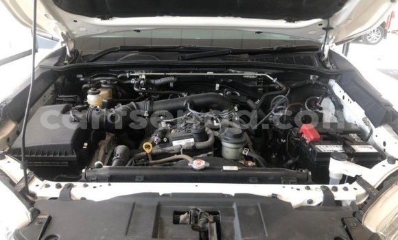 Nunua Ilio tumika Toyota Hilux White Gari ndani ya Mhlambanyatsi nchini Manzini Nunua Ilio tumika Toyota Hilux White Gari ndani ya Mhlambanyatsi nchini Manzini