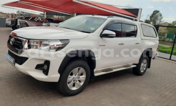 Nunua Ilio tumika Toyota Hilux White Gari ndani ya Big Bend nchini Wilaya ya Lubombo