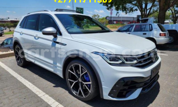 Buy Used Volkswagen Amarok White Car in Mbabane in Manzini Buy Used Volkswagen Amarok White Car in Mbabane in Manzini