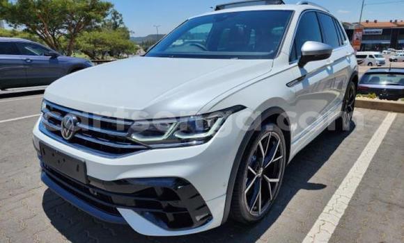 Buy Used Volkswagen Amarok White Car in Mbabane in Manzini Buy Used Volkswagen Amarok White Car in Mbabane in Manzini