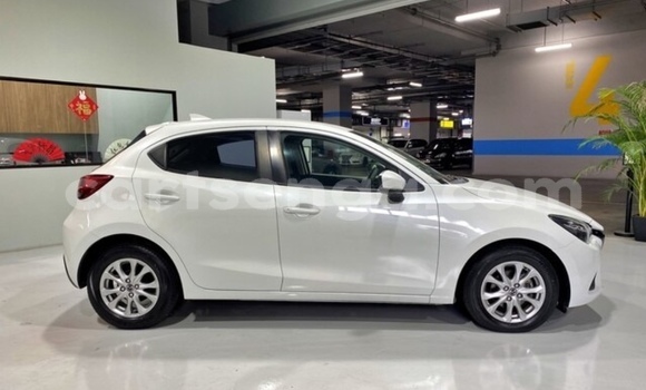 Nunua Ilio tumika Mazda 2 White Gari ndani ya Lobamba nchini Manzini Nunua Ilio tumika Mazda 2 White Gari ndani ya Lobamba nchini Manzini