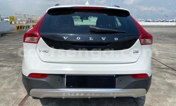 Nunua Ilio tumika Volvo V40 Cross Country White Gari ndani ya Big Bend nchini Lubombo Nunua Ilio tumika Volvo V40 Cross Country White Gari ndani ya Big Bend nchini Lubombo