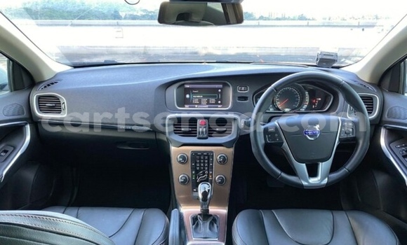 Nunua Ilio tumika Volvo V40 Cross Country White Gari ndani ya Big Bend nchini Lubombo Nunua Ilio tumika Volvo V40 Cross Country White Gari ndani ya Big Bend nchini Lubombo