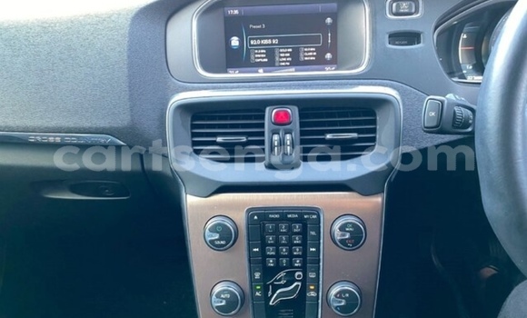 Nunua Ilio tumika Volvo V40 Cross Country White Gari ndani ya Big Bend nchini Lubombo Nunua Ilio tumika Volvo V40 Cross Country White Gari ndani ya Big Bend nchini Lubombo