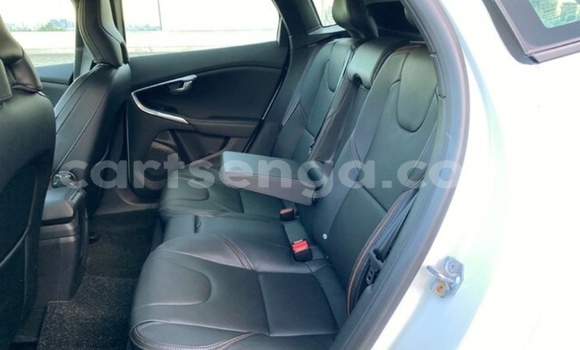 Nunua Ilio tumika Volvo V40 Cross Country White Gari ndani ya Big Bend nchini Lubombo Nunua Ilio tumika Volvo V40 Cross Country White Gari ndani ya Big Bend nchini Lubombo