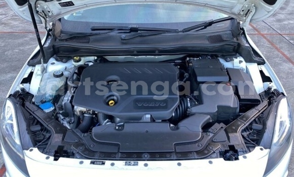 Nunua Ilio tumika Volvo V40 Cross Country White Gari ndani ya Big Bend nchini Lubombo Nunua Ilio tumika Volvo V40 Cross Country White Gari ndani ya Big Bend nchini Lubombo